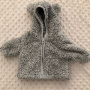 6/$15 🔹 NEWBORN fuzzy BEAR JACKET